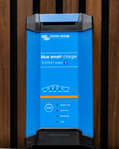 Blue Smart IP22 Charger 12/15(1) 230V UK