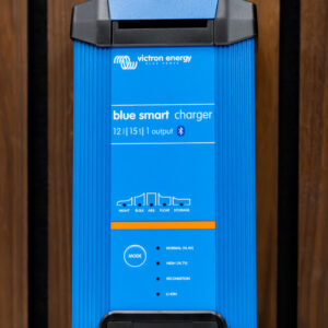 Blue Smart IP22 Charger 12/15(1) 230V UK